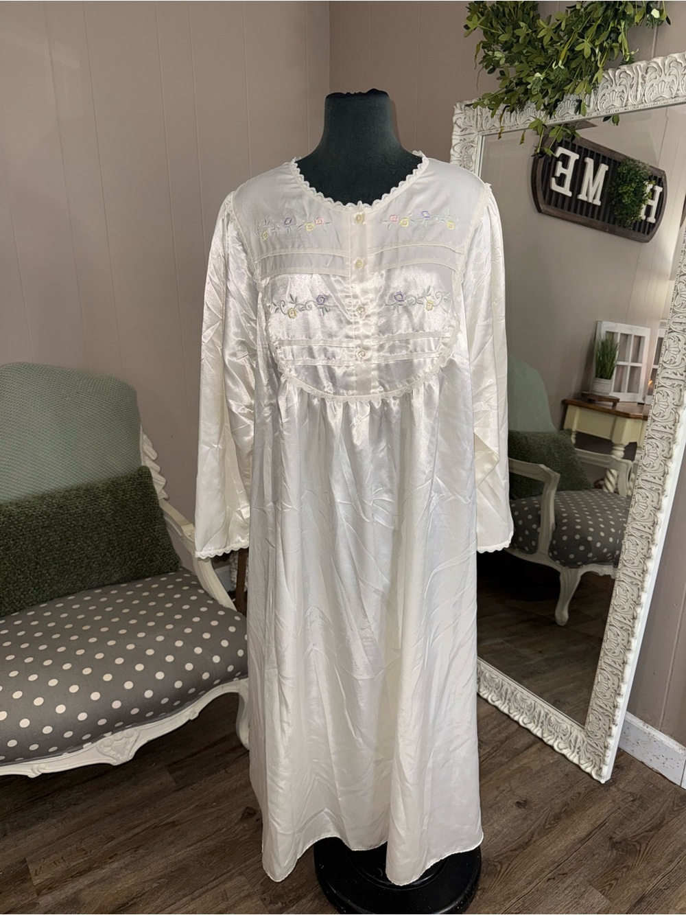 VTG Delicates • Glossy Satin Embroidered Nightgown